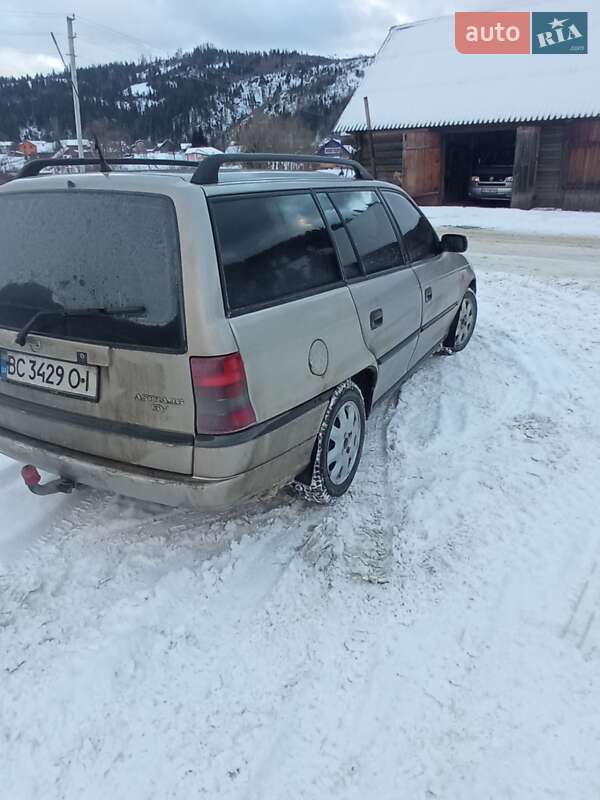 Універсал Opel Astra 1998 в Славському