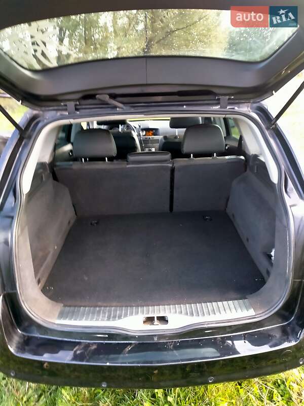 Универсал Opel Astra 2005 в Подольске