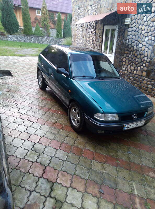Хэтчбек Opel Astra 1995 в Ужгороде