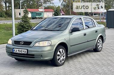 Седан Opel Astra 2006 в 