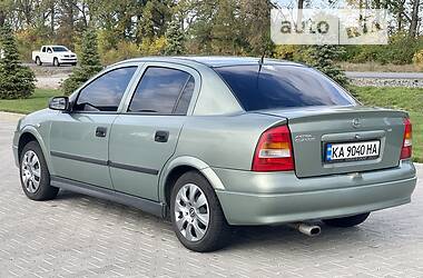 Седан Opel Astra 2006 в 