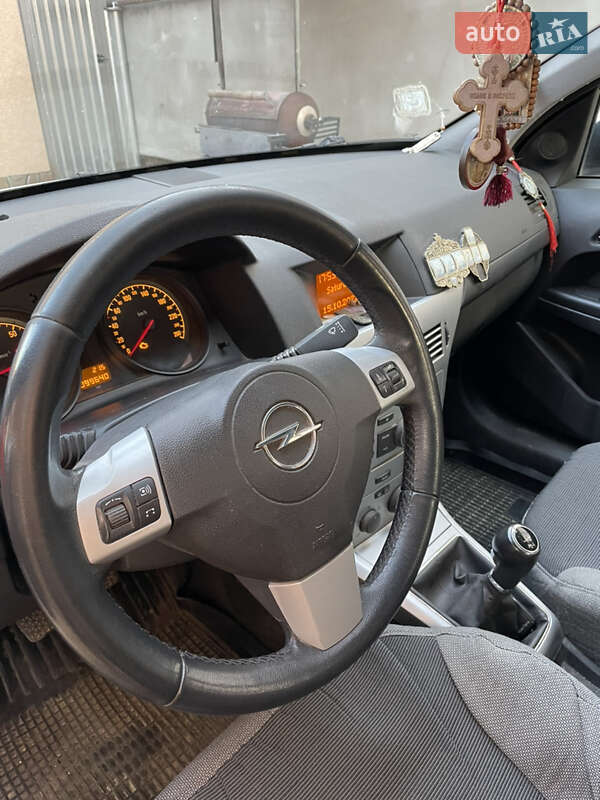 Седан Opel Astra 2011 в Іршаві