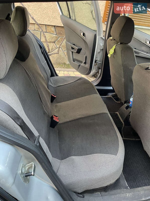 Седан Opel Astra 2011 в Іршаві