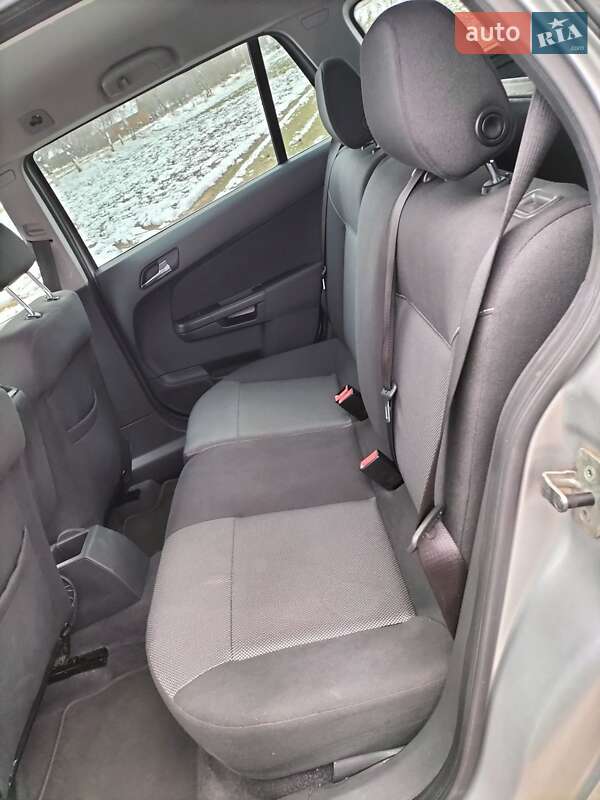 Универсал Opel Astra 2010 в Ровно