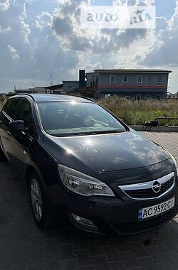 Універсал Opel Astra 2011 в Луцьку