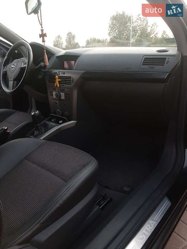 Хэтчбек Opel Astra 2006 в Киеве