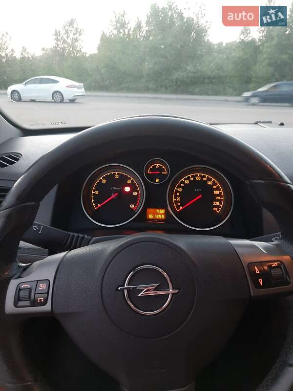 Хэтчбек Opel Astra 2006 в Киеве