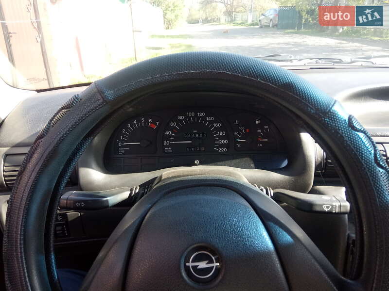 Седан Opel Astra 1993 в Городище