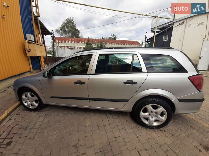 Универсал Opel Astra 2006 в Ивано-Франковске