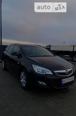 Универсал Opel Astra 2012 в Ужгороде