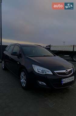 Универсал Opel Astra 2012 в Ужгороде