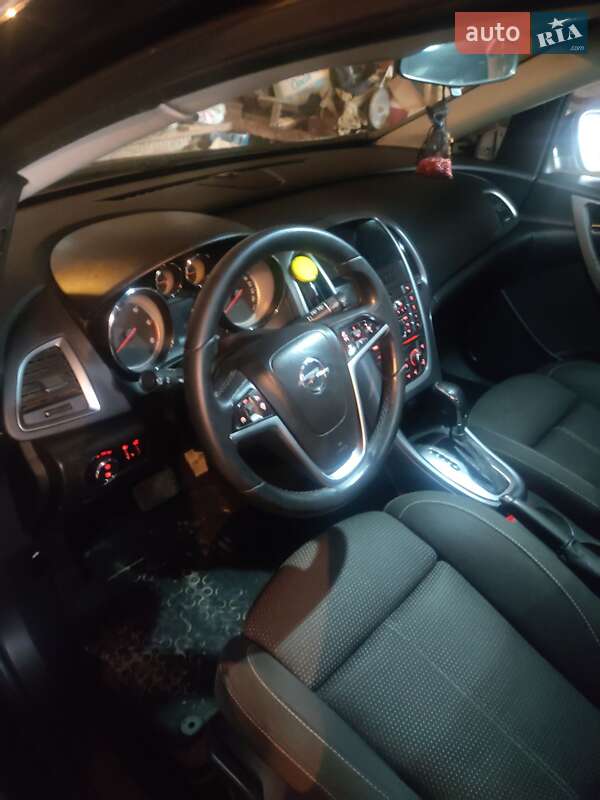 Універсал Opel Astra 2013 в Старому Самборі