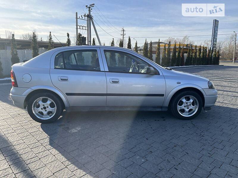 Хэтчбек Opel Astra 2003 в Надворной