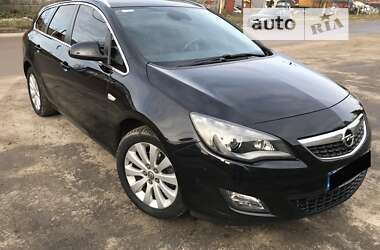 Універсал Opel Astra 2011 в Львові