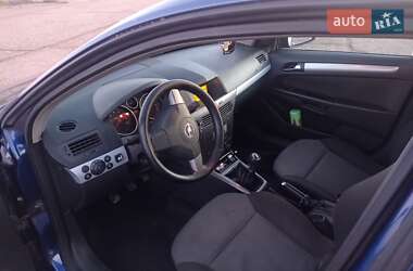 Хэтчбек Opel Astra 2004 в 