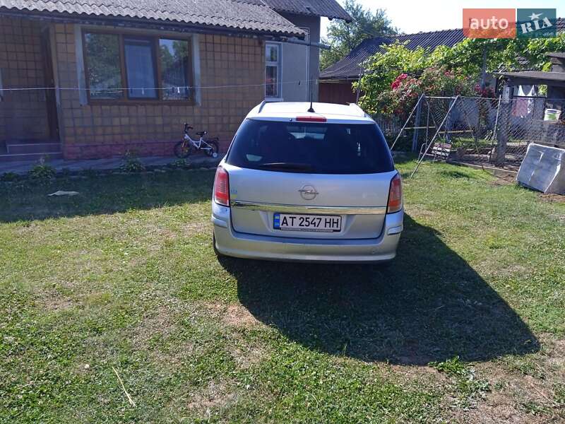 Універсал Opel Astra 2005 в Івано-Франківську