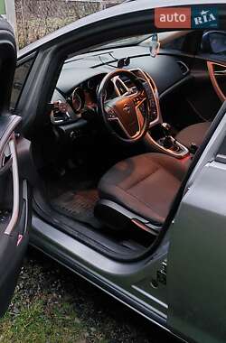 Універсал Opel Astra 2011 в 