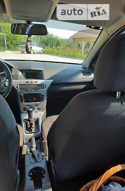 Седан Opel Astra 2012 в Сумах