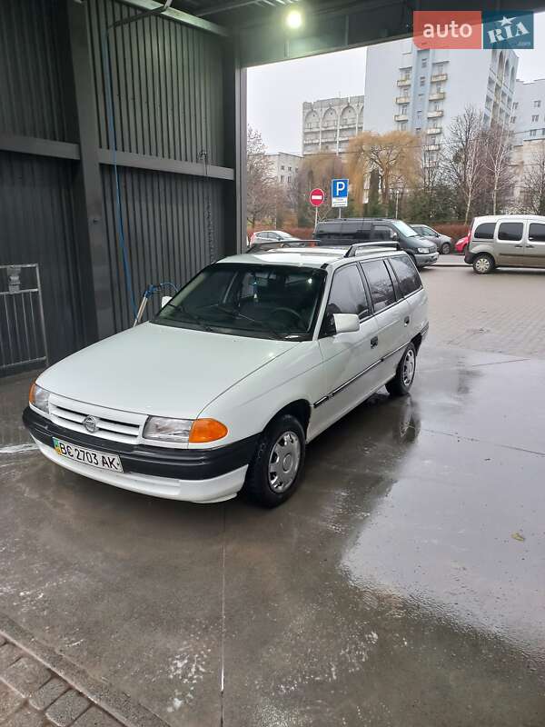 Универсал Opel Astra 1995 в Львове