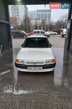Универсал Opel Astra 1995 в Львове