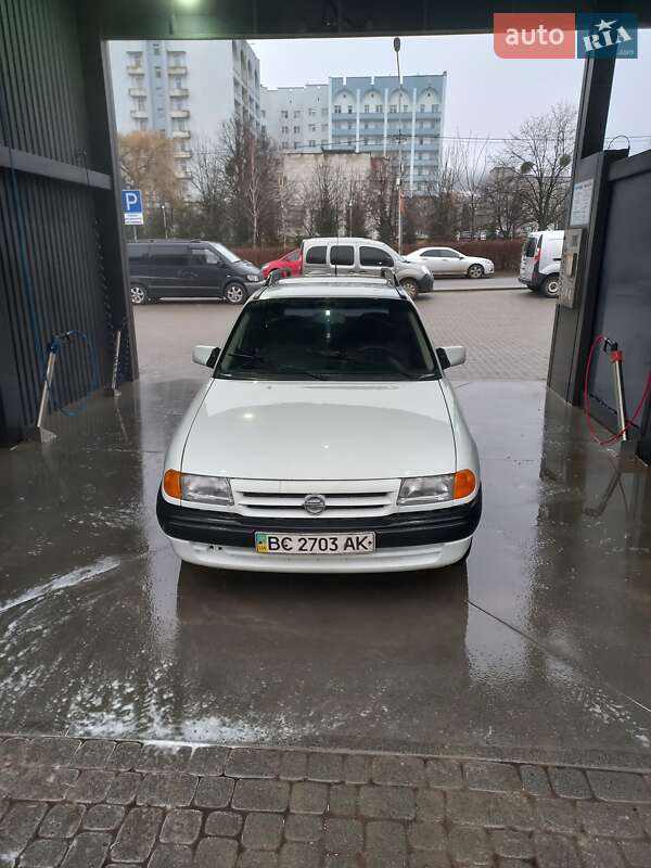 Универсал Opel Astra 1995 в Львове