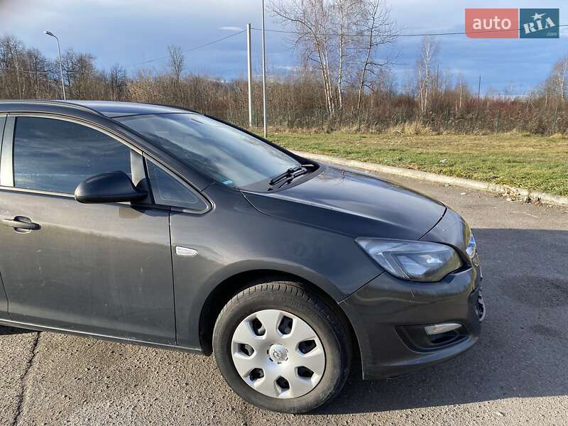 Универсал Opel Astra 2014 в Ивано-Франковске