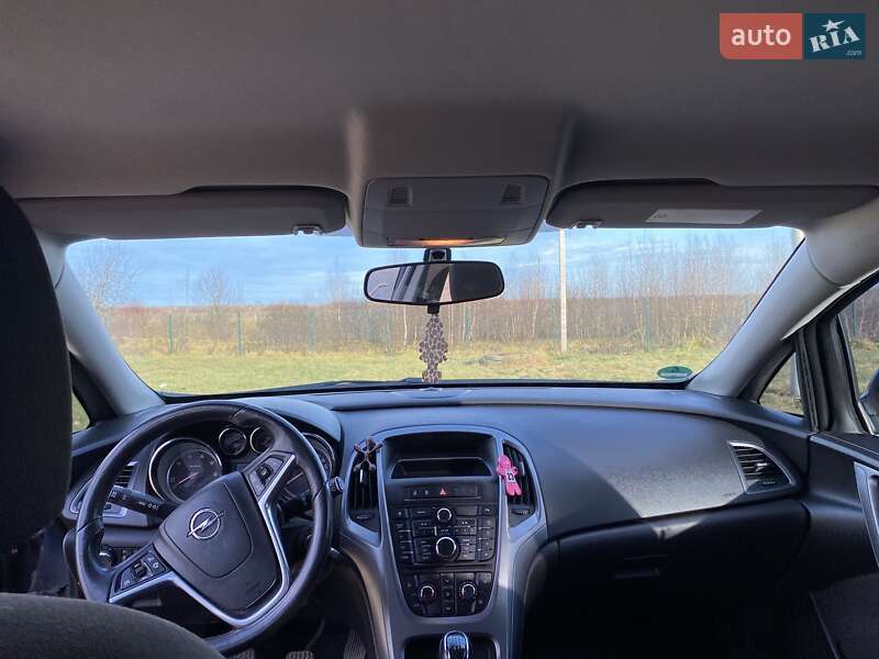 Универсал Opel Astra 2014 в Ивано-Франковске