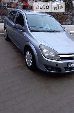 Хэтчбек Opel Astra 2004 в Новояворовске
