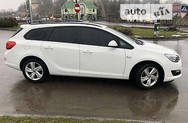 Универсал Opel Astra 2015 в Остроге