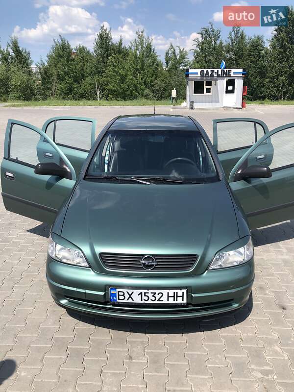 Седан Opel Astra 2008 в Городке