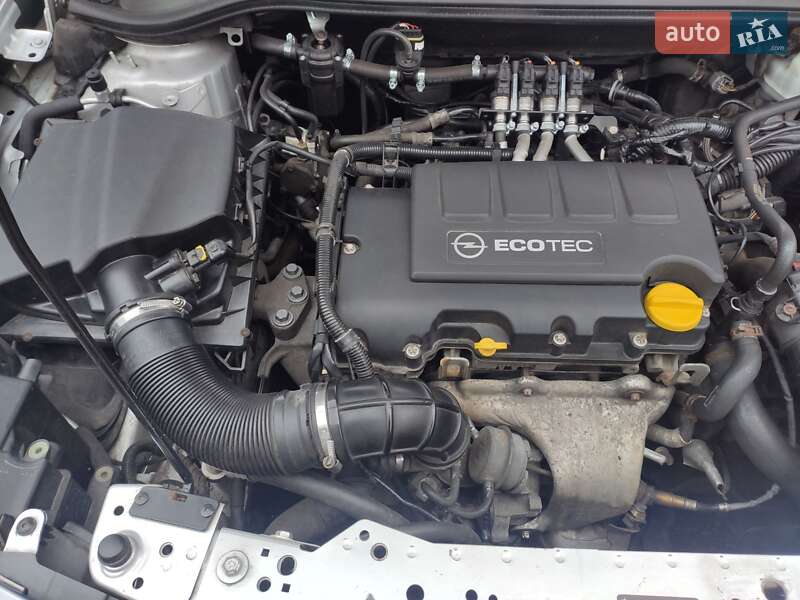 Универсал Opel Astra 2015 в Чернигове