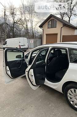 Универсал Opel Astra 2013 в 