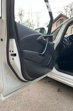 Универсал Opel Astra 2013 в 