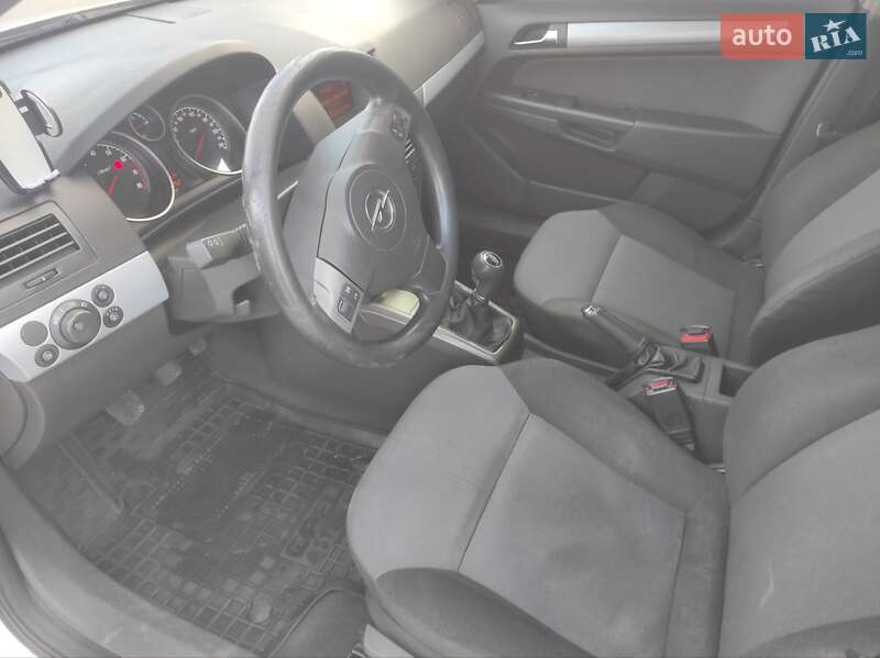 Универсал Opel Astra 2005 в Днепре