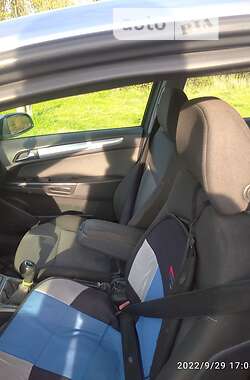 Хэтчбек Opel Astra 2004 в 