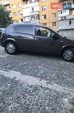 Хэтчбек Opel Astra 2012 в Ужгороде