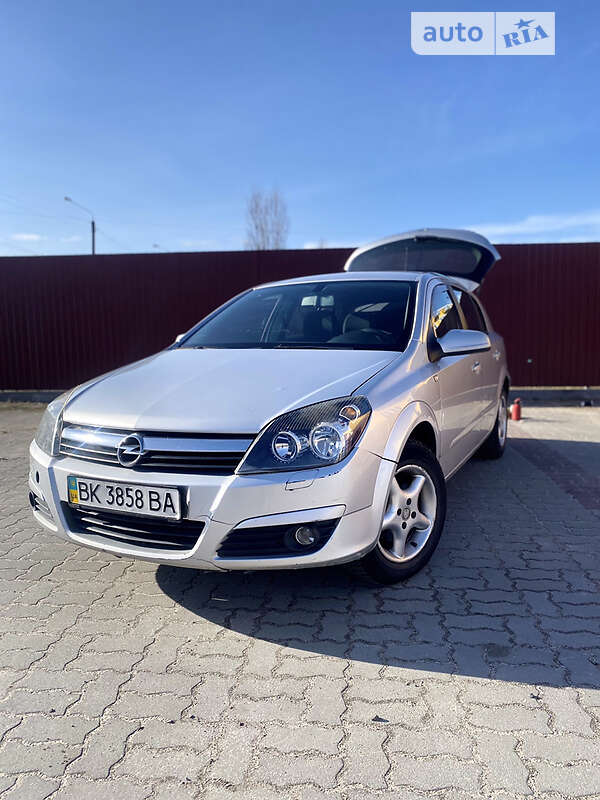 Хетчбек Opel Astra 2005 в Вараші