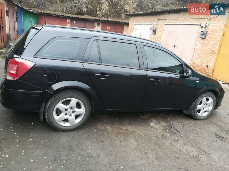 Універсал Opel Astra 2006 в Гадячі