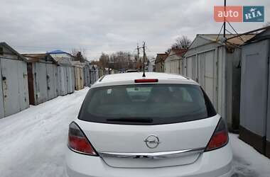 Хэтчбек Opel Astra 2013 в 
