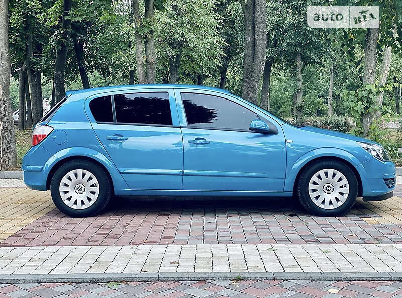 Хетчбек Opel Astra 2004 в Кропивницькому