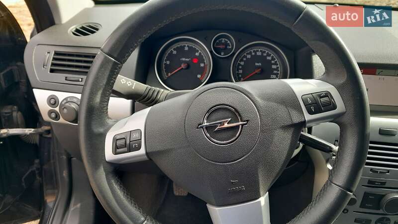 Универсал Opel Astra 2009 в Сарнах