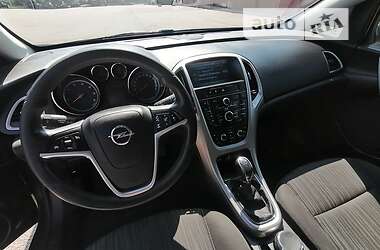 Универсал Opel Astra 2011 в Обухове