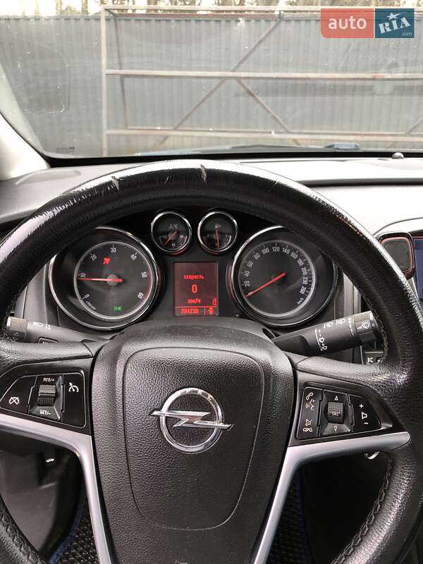 Универсал Opel Astra 2011 в Ивано-Франковске