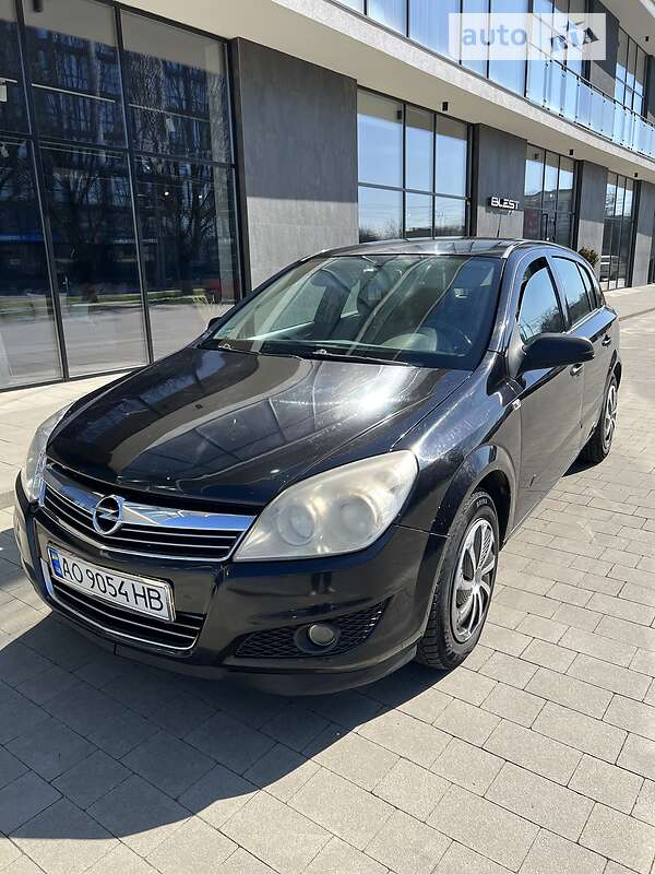 Хэтчбек Opel Astra 2007 в Ужгороде