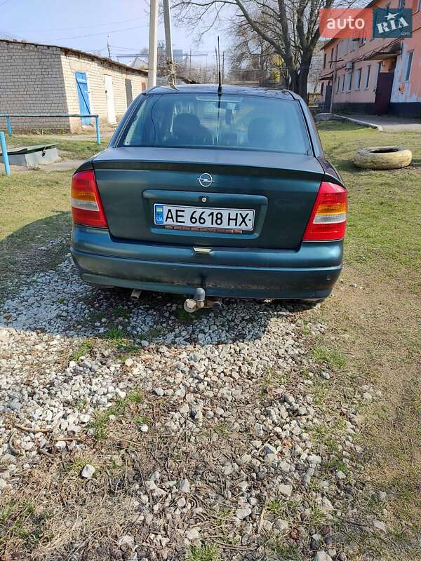 Седан Opel Astra 2004 в Кривом Роге