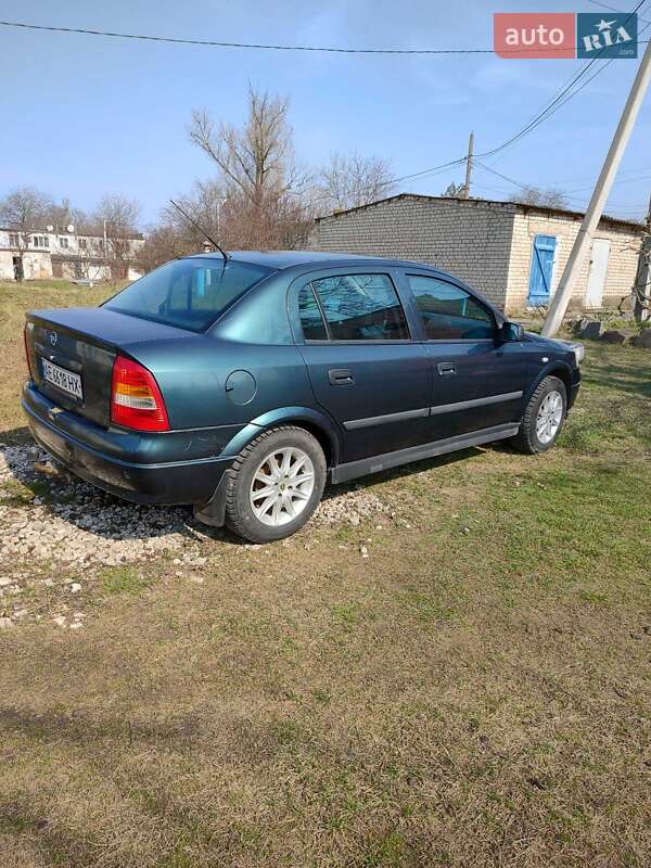 Седан Opel Astra 2004 в Кривом Роге