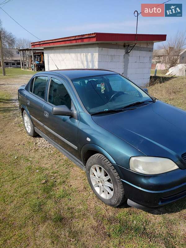 Седан Opel Astra 2004 в Кривом Роге