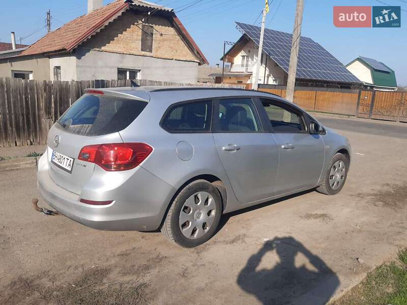 Універсал Opel Astra 2011 в Ізмаїлі