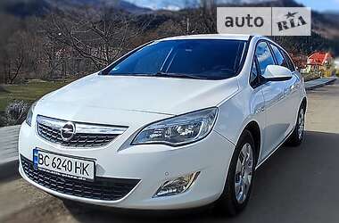 Универсал Opel Astra 2010 в Сколе