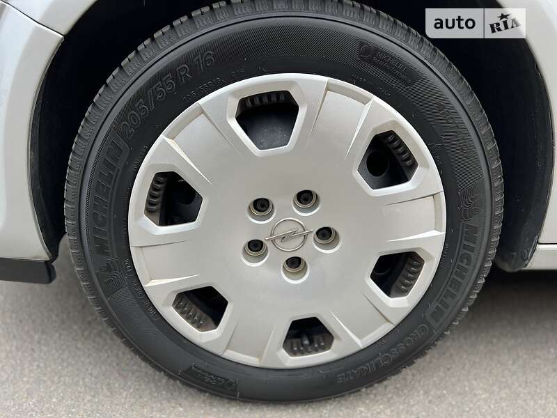 Универсал Opel Astra 2005 в Киеве